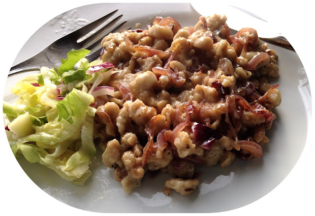 auchwas: &amp;quot;Erdäpfelblattln&amp;quot; - Weißkraut-Salat- Räucherforelle