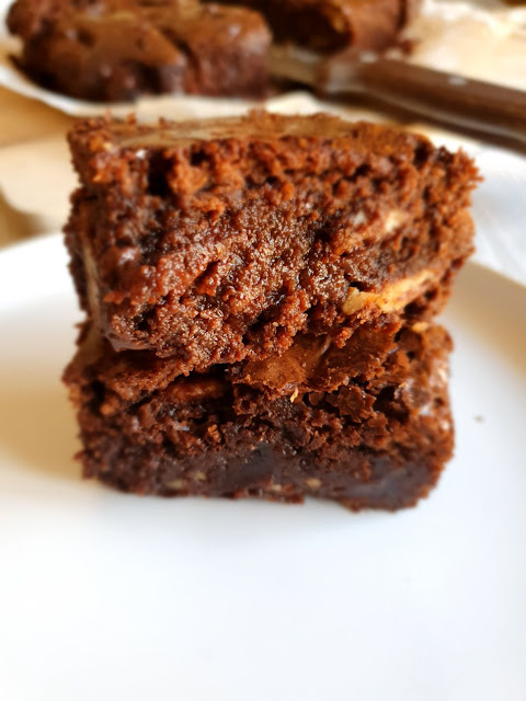 Brownie-noix-pécan-caramélisées-au-menu-du-jour