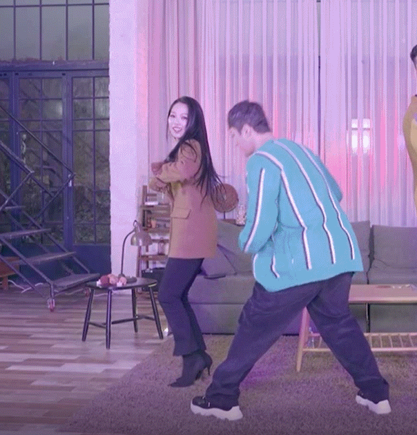 로봇춤인지 유닛안무인지 모르겠는 방금자 브이앱 | 인스티즈