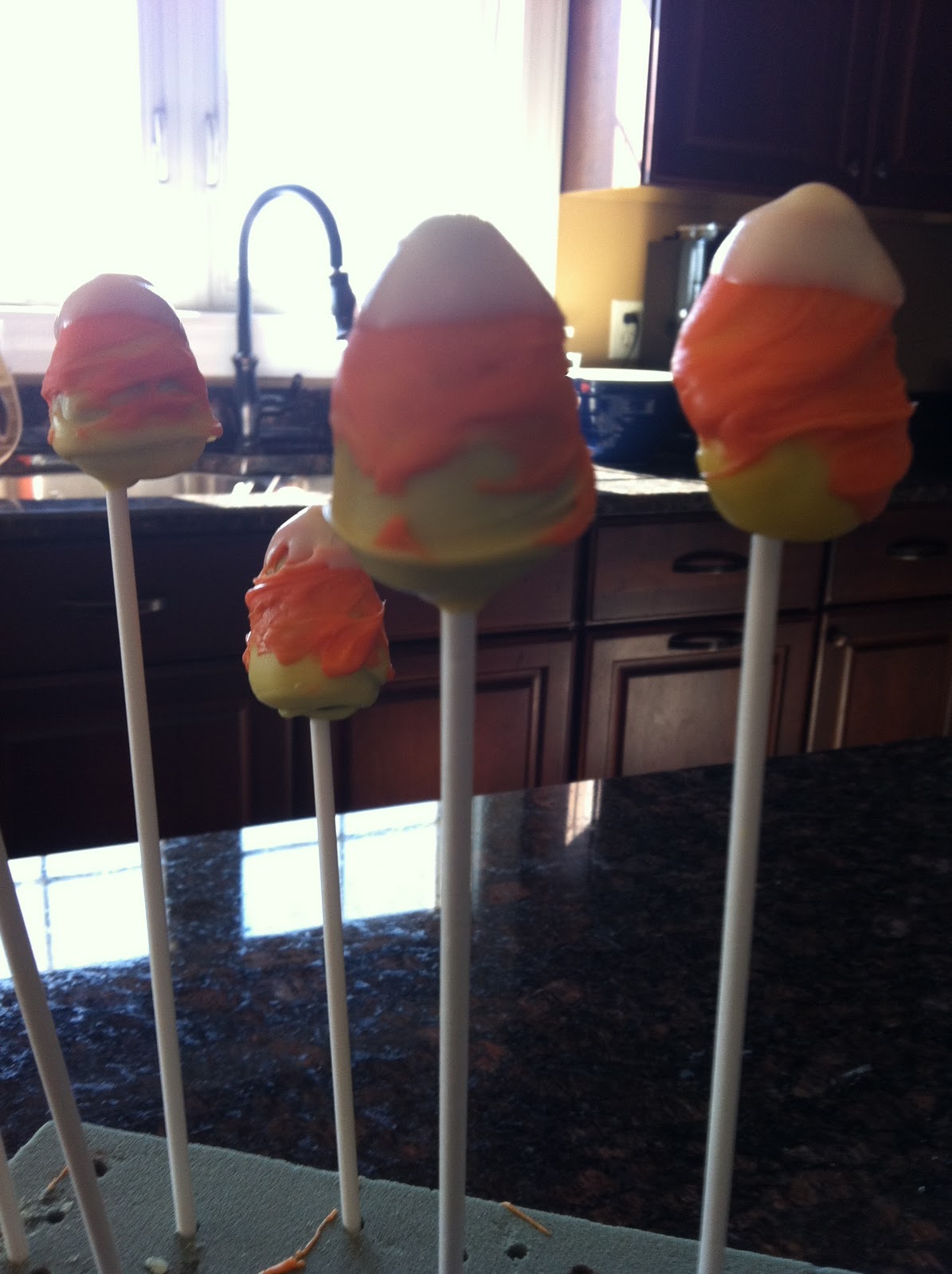 It�s Sweet Candy Corn Cake Pops