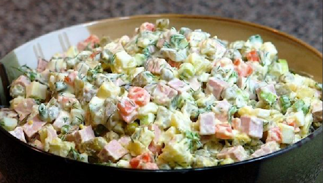 Kuche Guten Appetit: Russischer Salat mit Mayonnaise