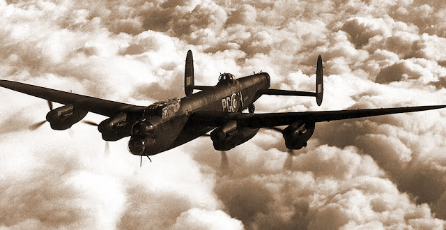 Авро "Ланкастер" –  основной тяжелый бомбардировщик  Королевских ВВС Великобритании