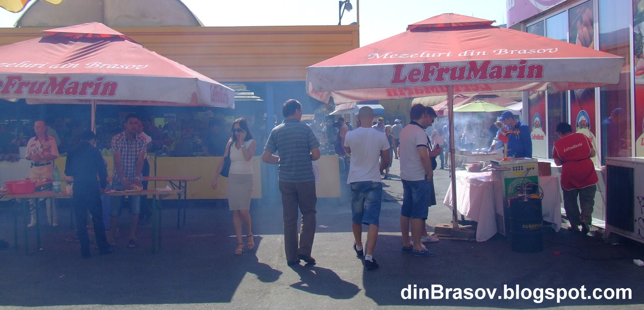 din Brasov Gratare si fum in Piata Astra de parca ar fi Ziua Recoltei