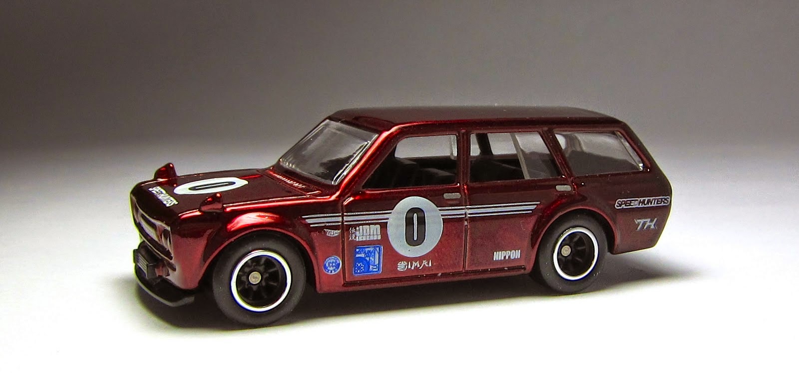 Hot Wheels Sammlerfahrzeug – ’71 Datsun 510 Wagon – Maßstab 1:64 – Offiziell Lizenziert – Exklusive Räder