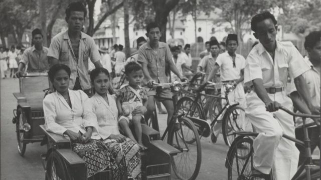 Melihat Sejarah Negara Indonesia Melalui Foto-Foto Lama di Media Sosial