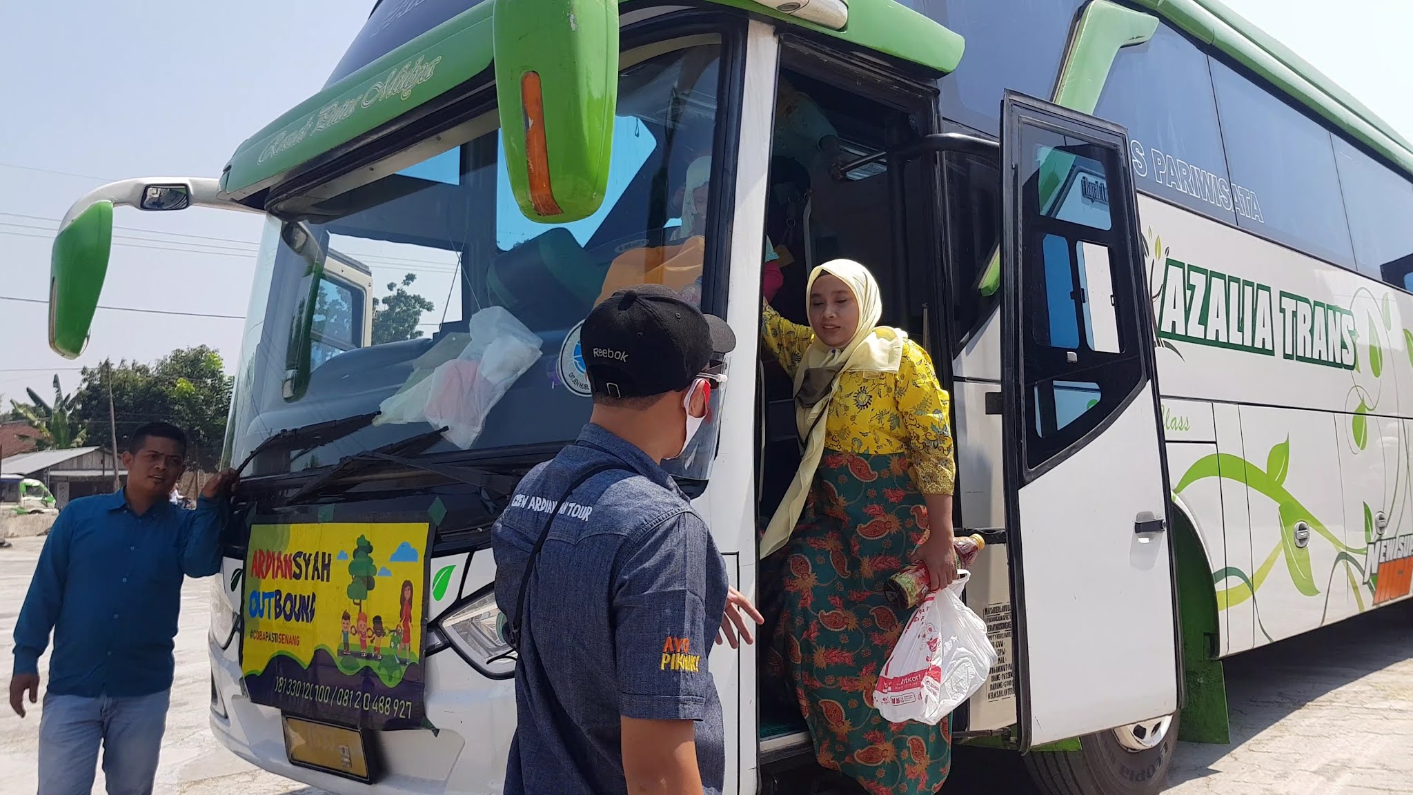 Menjadi Jembatan Kenangan: Tugas dan Tantangan Seorang Tour Leader Bus Pariwisata