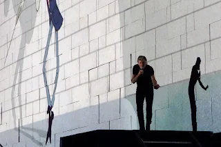 Roger Waters - The Wall - Paris - Stade de France 2013