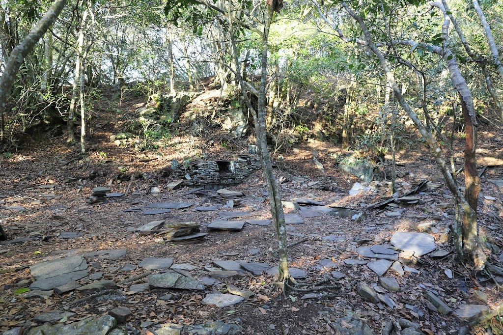 傳統布農族石板建築駁坎