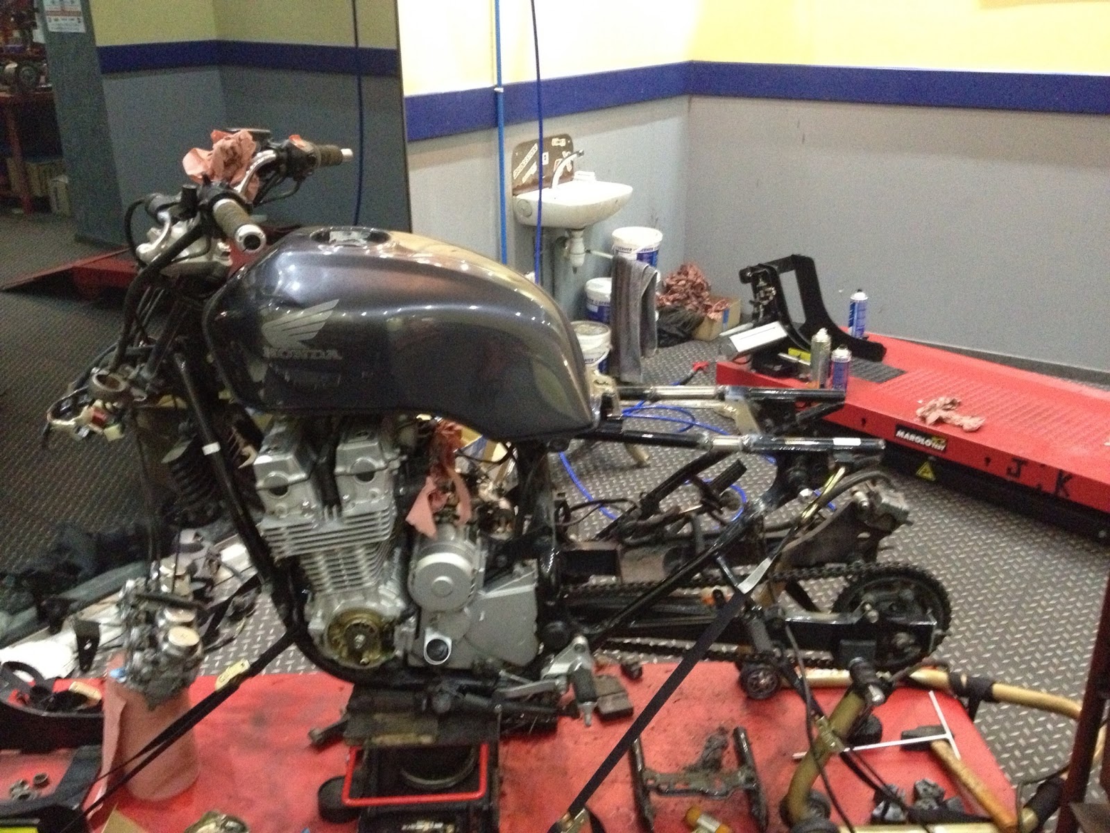 Phare Noir En Verre Clair Pour Honda CB 750 Seven Fifty - Ampoule H4, Halogène, Fabrication Chine