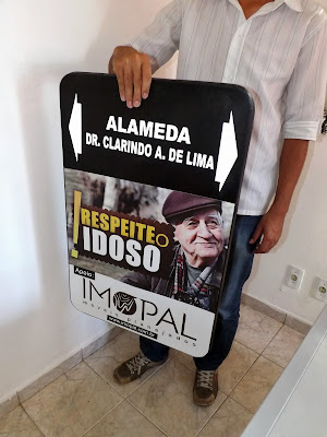 Resíduos Reaproveitados em Placas de Trânsito - Um Asno Resíduos Reaproveitados em Placas de Trânsito - Um Asno