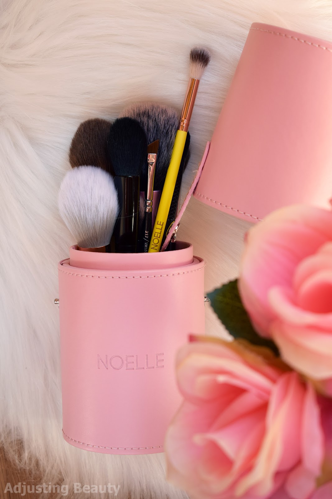 Sikker Derive Krage Review: Noelle Makeup Brush 19 and Makeup Brush Case - Adjusting Beauty