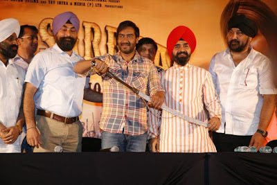 Mr.Sapra from Punjabi Cultural Heritage Board presents Ajay Devgn with a kirpaan