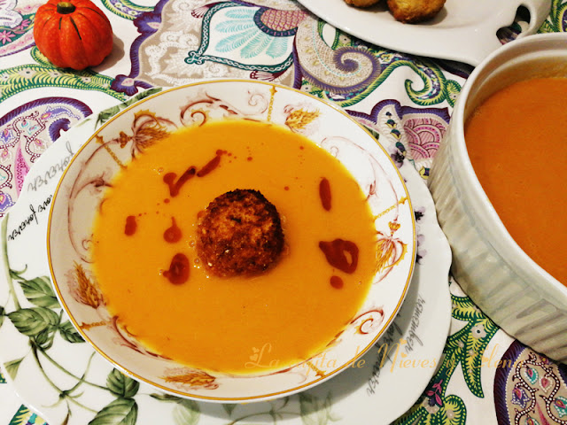 Sopa de calabaza con anís estrellado y bola de castaña by Ana Ros