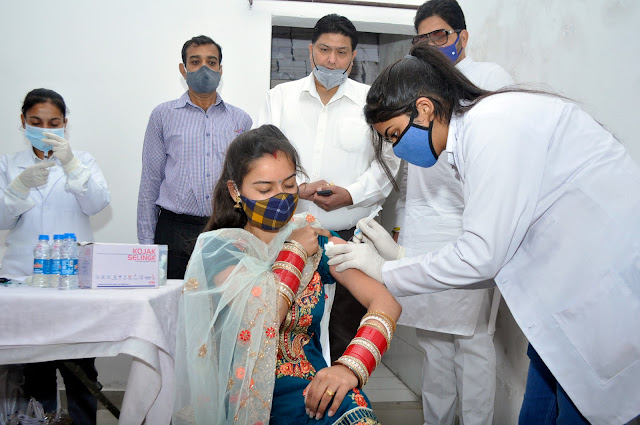 केंद्र ने राज्यों से कहा - टीकाकरण के लिए निजी केंद्र बढ़ाएं केंद्र ने राज्यों से कहा - टीकाकरण के लिए निजी केंद्र बढ़ाएं