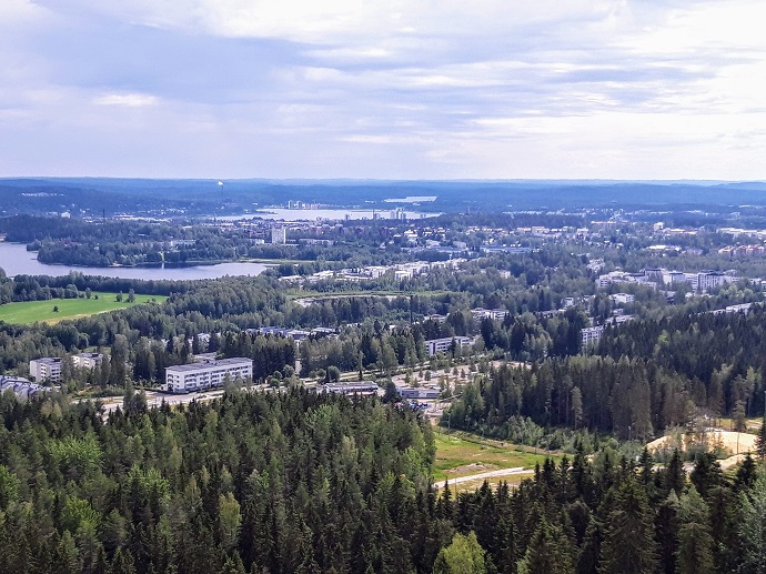 Hienot näköalat hyppyrimäen näkötornin päältä Jyväskylässä Matti Nykäsen mäen näkötornista on hienot maisemat / Laajavuori kesä 2019