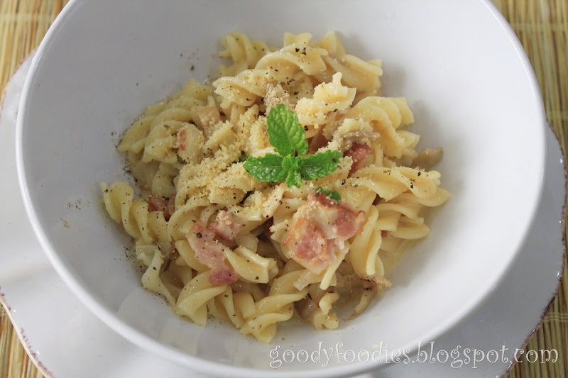 GoodyFoodies Quick Lunch Fusilli pasta carbonara