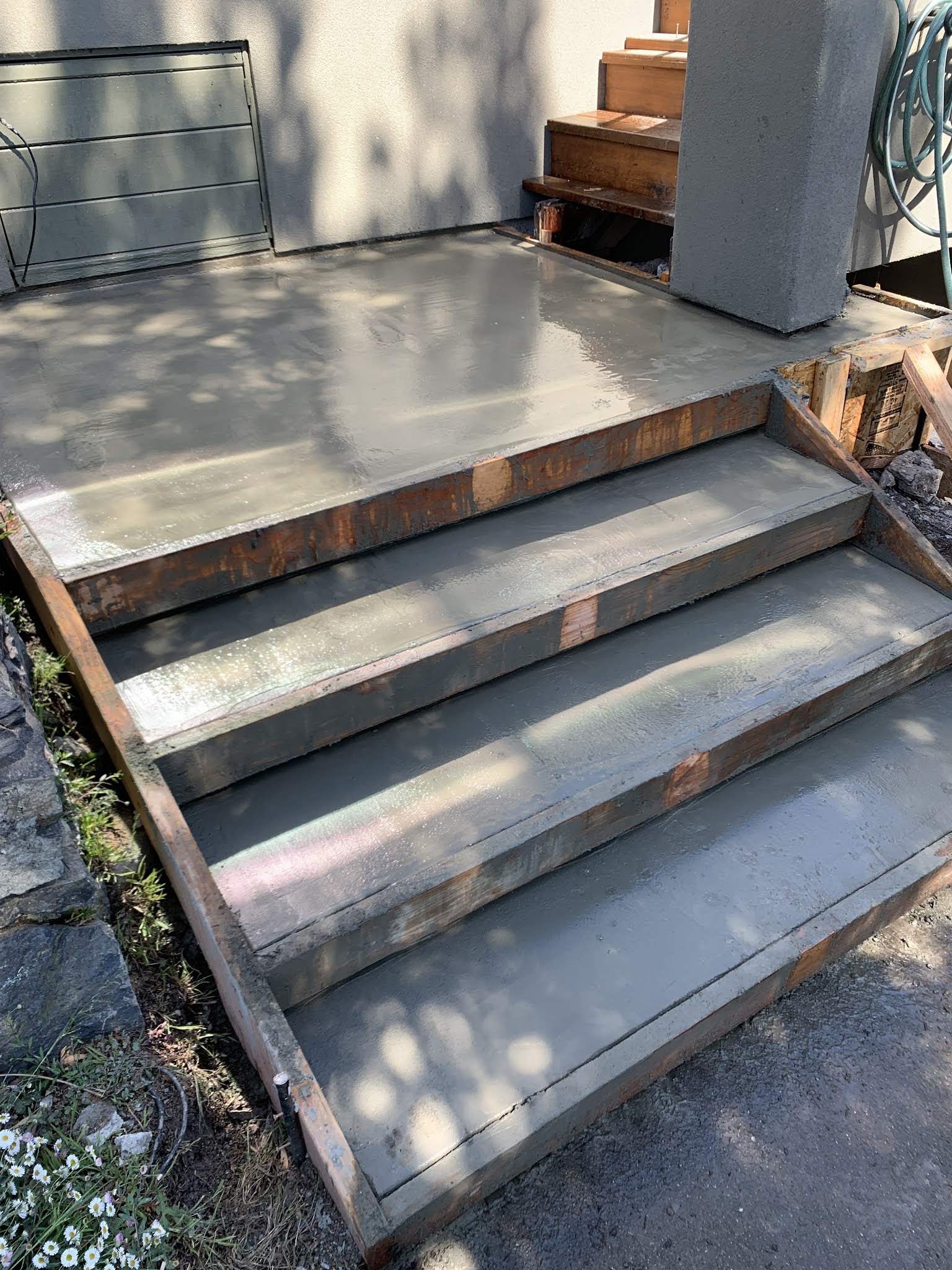 Stand Out Construction * Carpentry Projects: New concrete landing steps