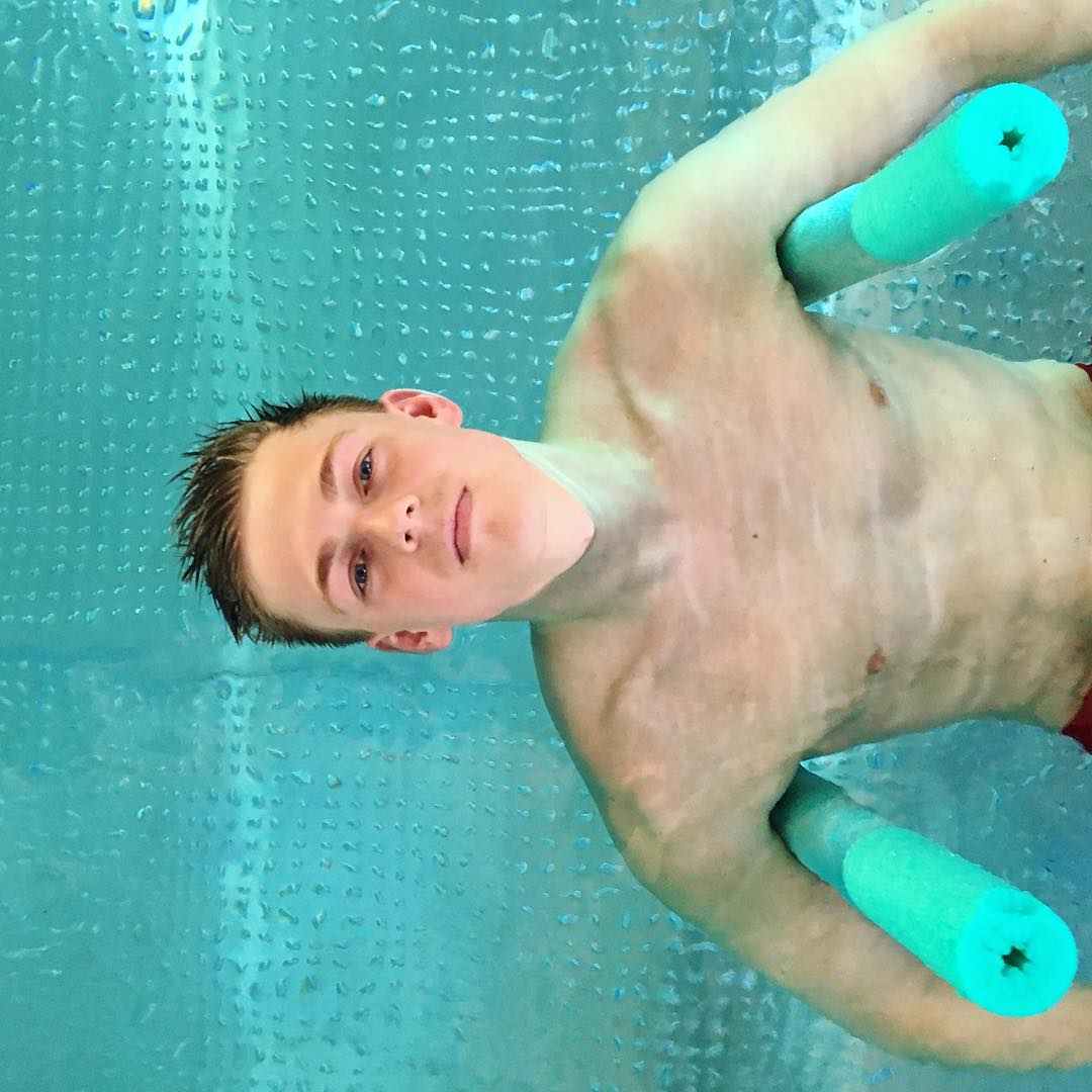 Boy Planet: Caspar Lee Shirtless & Barefoot Twitter Pics.