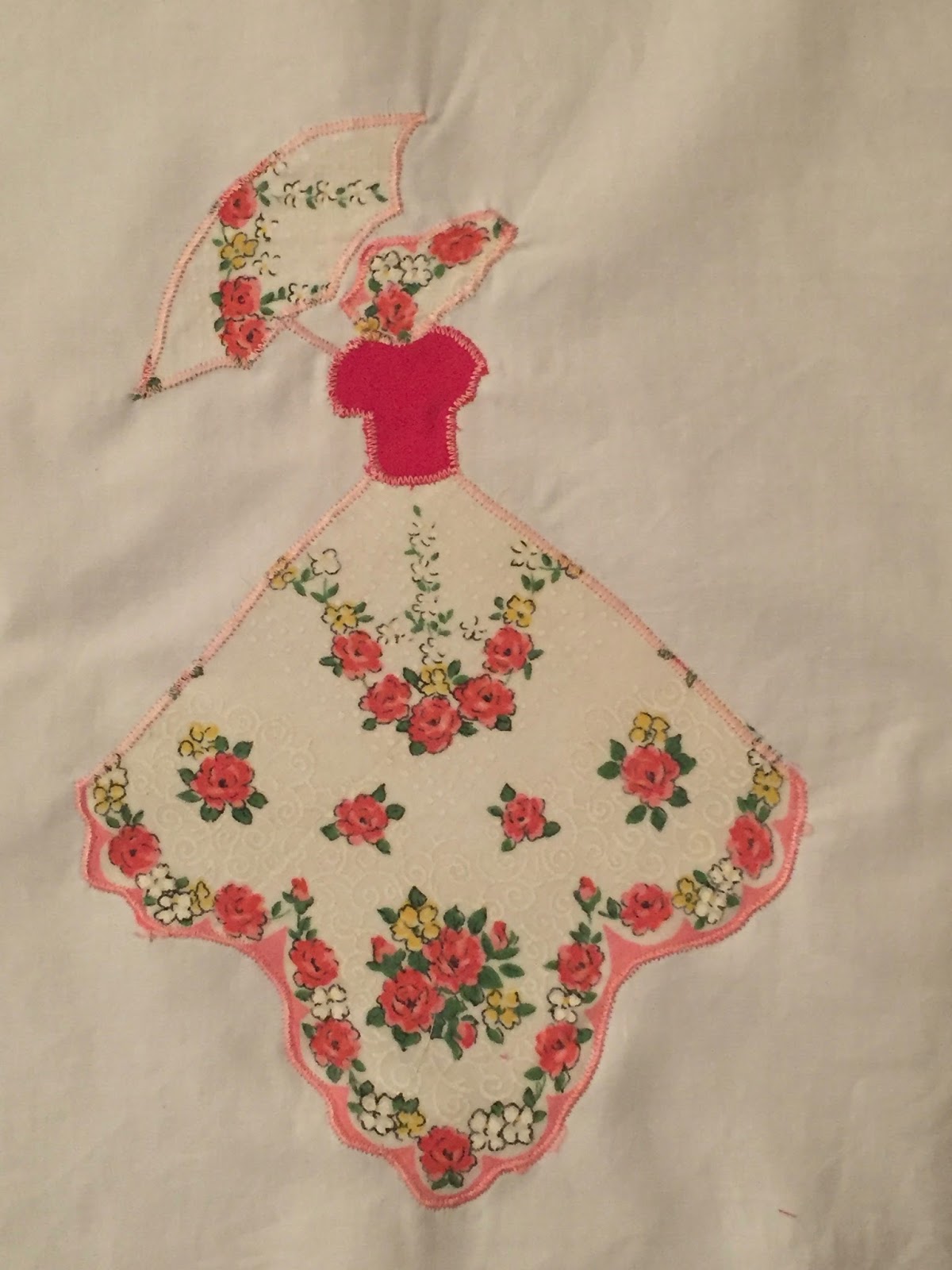 Deerecountry Quilts : Pattern for Sunbonnet Sue Hankie quilt block