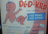 Image: Di-D-Klips | No worry about sticking parent or baby, with these metal clips used instead of diaper pins