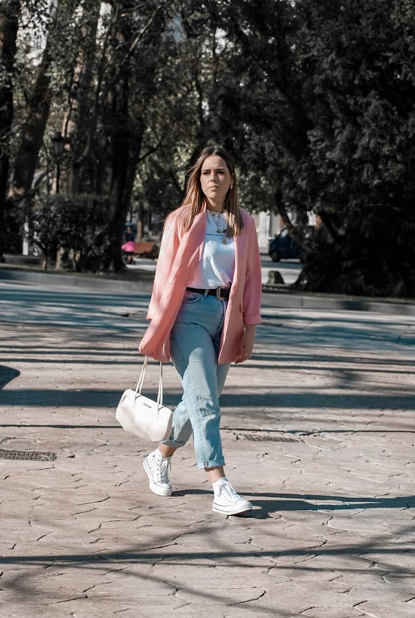 Outfit con maxi blazer rosa