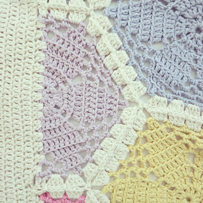 ByHaafner, crochet, hexagon throw, blanket, pastel, crochet border, half hexagon