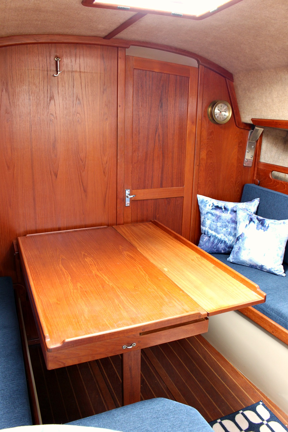 Tour the Before and After of This Updated Ticon 30 Sailboat Interior @danslelakehouse