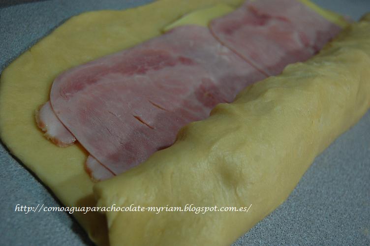 COMO AGUA PARA CHOCOLATE PAN DE BRIOCHE RELLENO DE BEICON,JAMÓN Y QUESO