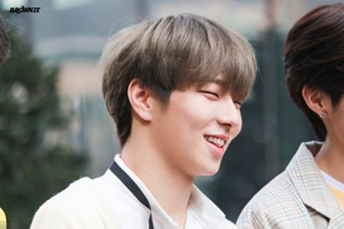 내기준 웃을때 눈웃음이 귀여운 남돌 | 인스티즈