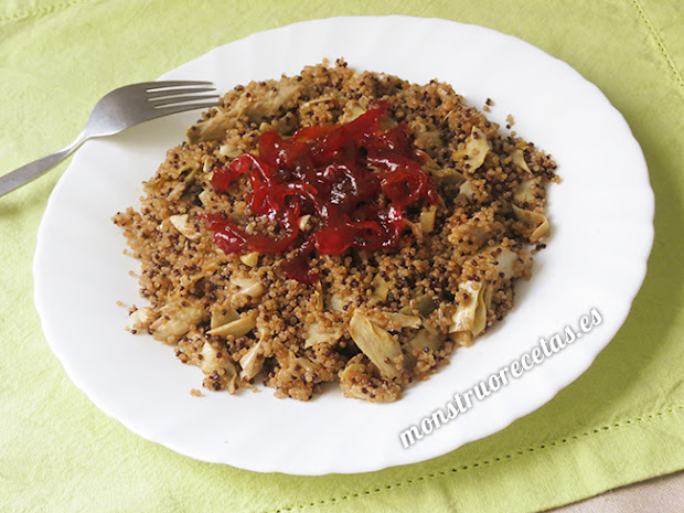 Quinoa con alcachofas y pimientos caramelizados