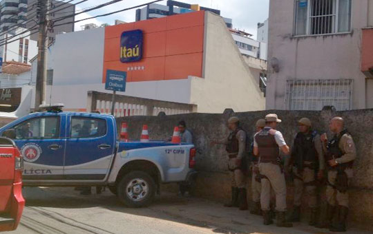 Denuncia falsa de bomba  deixa bairro engarrafado