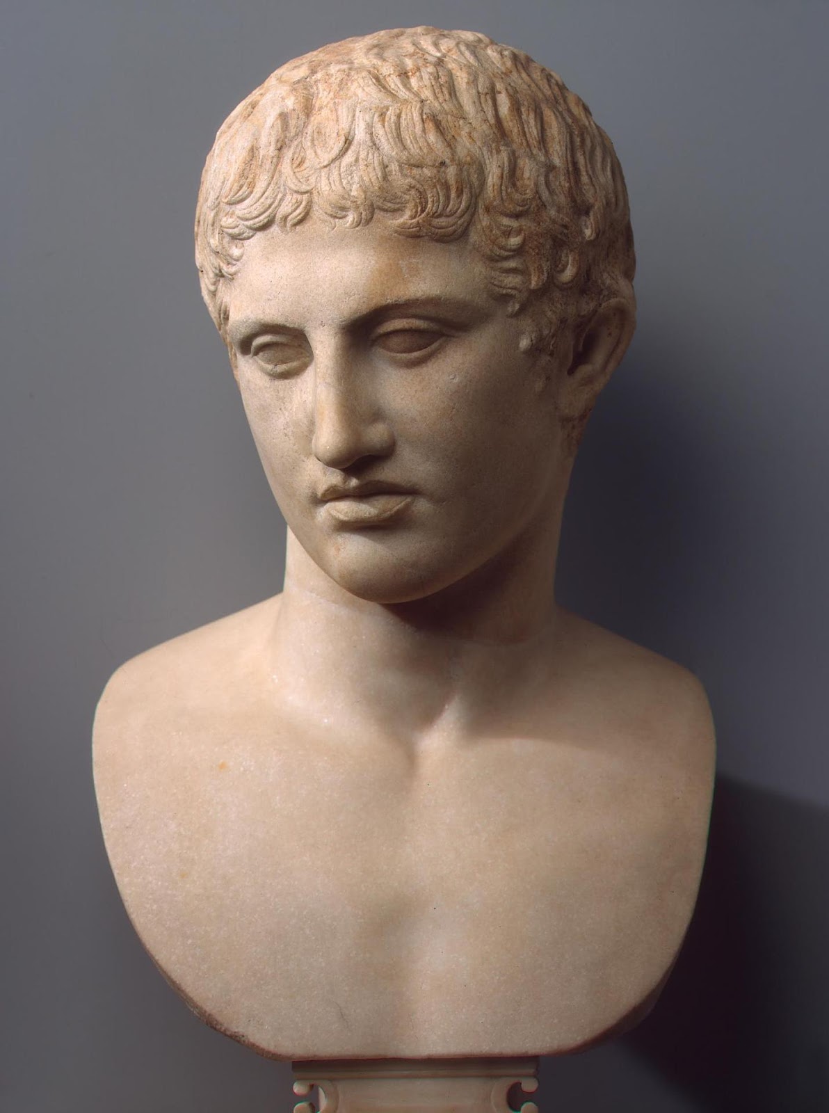 бюст греческой богини дианы. скульптуры древней греции анфас. аполлон скульптура античность. бюст дианы древняя греция анфас. скульптура древней греции бюст.