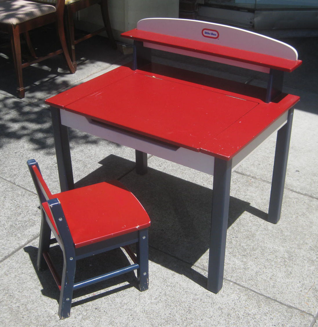 UHURU FURNITURE & COLLECTIBLES SOLD Child's Desk and Chair 40