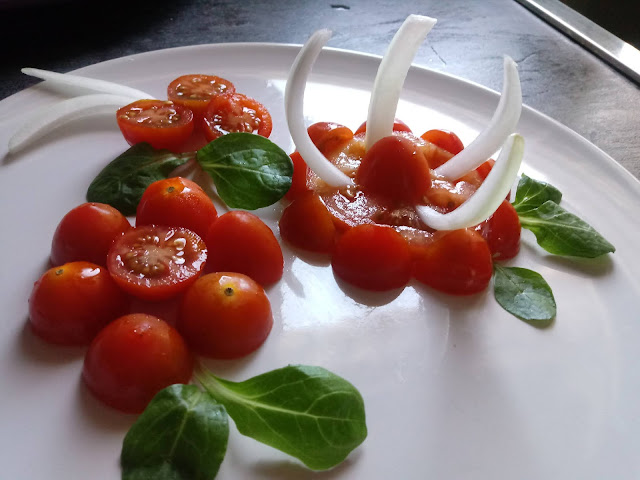 Presentación de los tomates en forma de flores