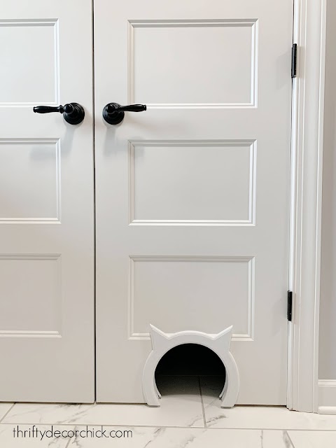 Before and after -- the laundry/mud room reveal from Thrifty Decor Chick
