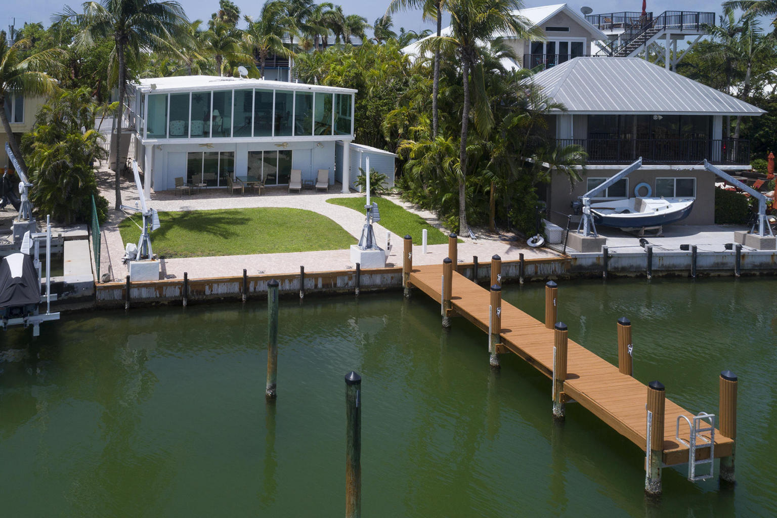Real Estate in the Florida Keys Open water view with dock CBS 1,8 Million