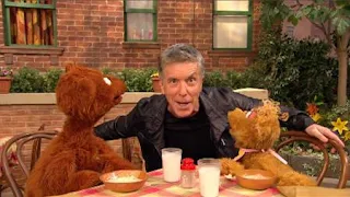 Johnny Gotcha, Tom Bergeron, Baby bear, curly bear, Sesame Street Episode 4412 Gotcha season 44