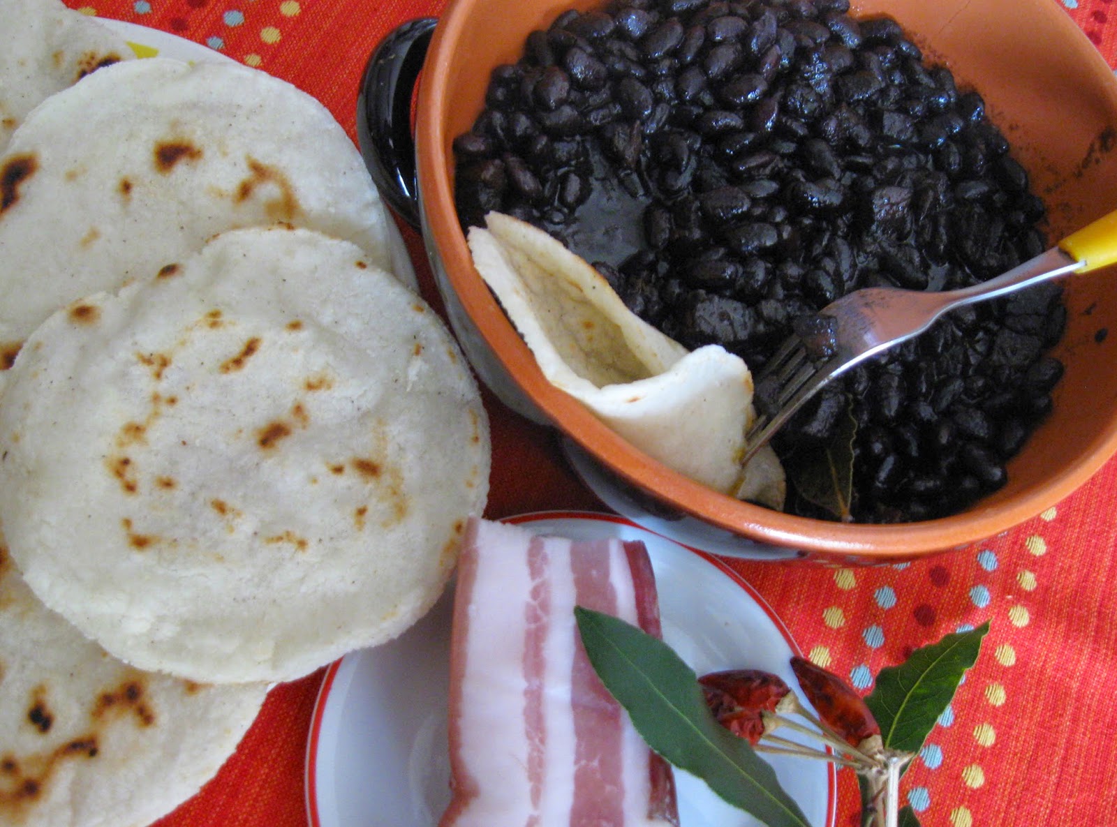 LA GRANJA DE ADRIANA tortillas mexicanas con porotos frijoles negros