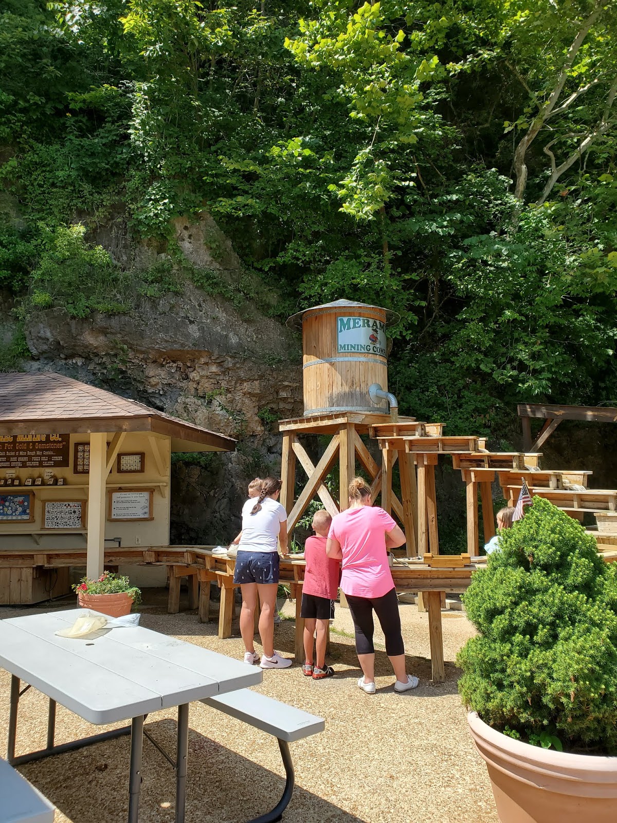 Play St. Louis Meramec Caverns, Sullivan