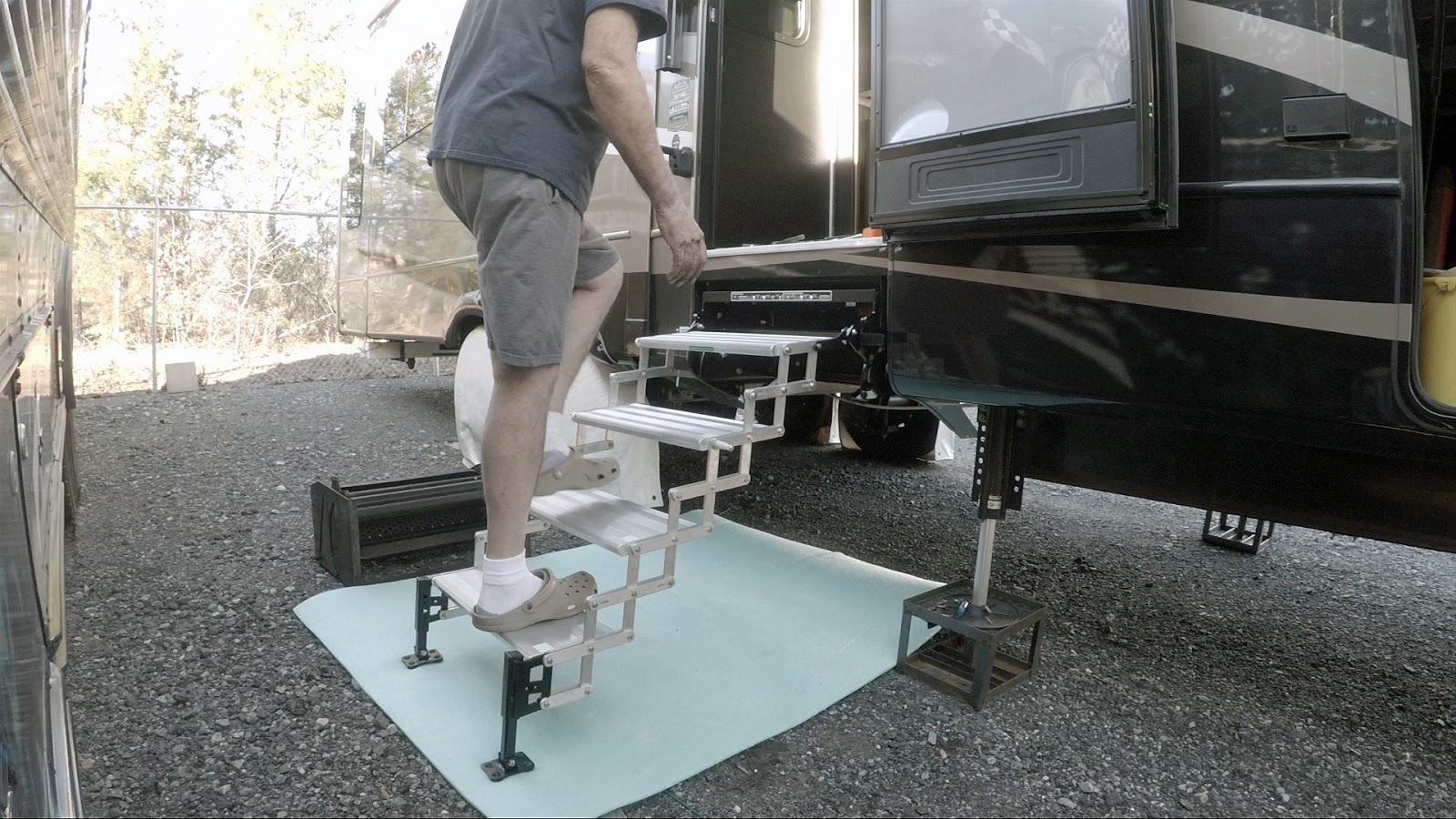 2015 Montana 3611RL: Torklift Glow Steps Installed