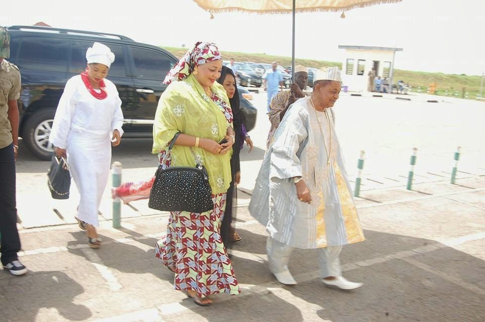Alaafin oba Adeyemi and his young wives