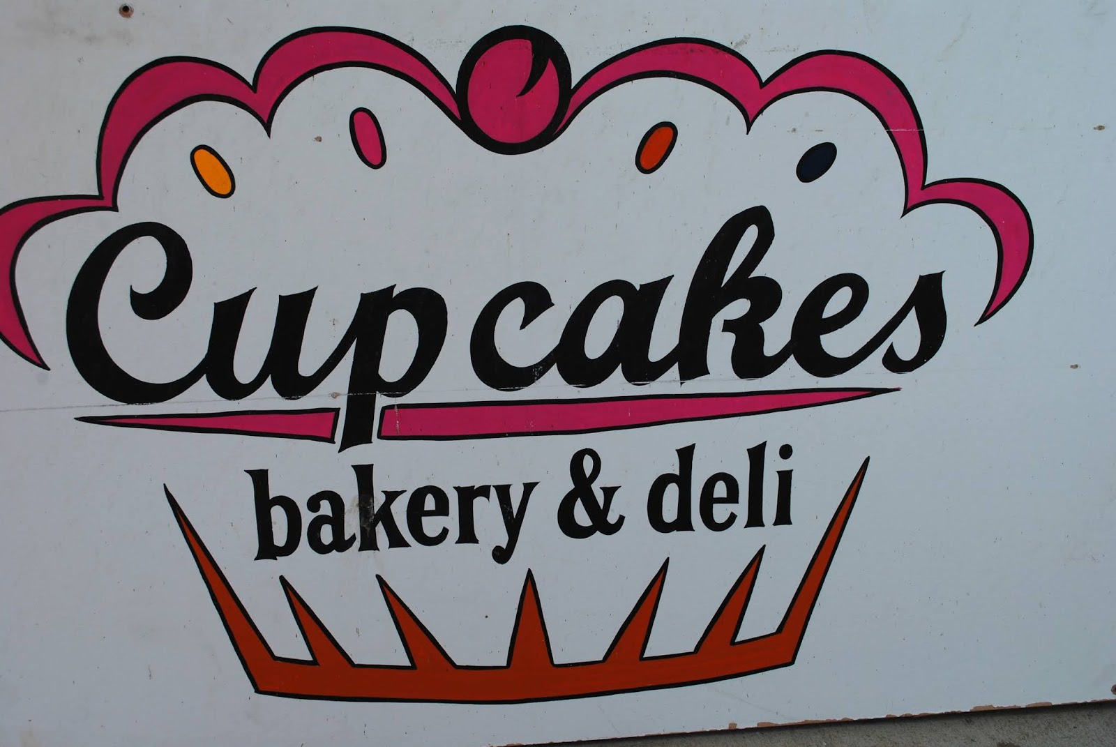 Fizzy Party Cupcake Review Cupcake's Bakery and Deli