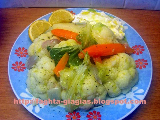Κουνουπίδι βραστό σαλάτα με καρότα και κρεμμύδια - Τα φαγητά της γιαγιάς