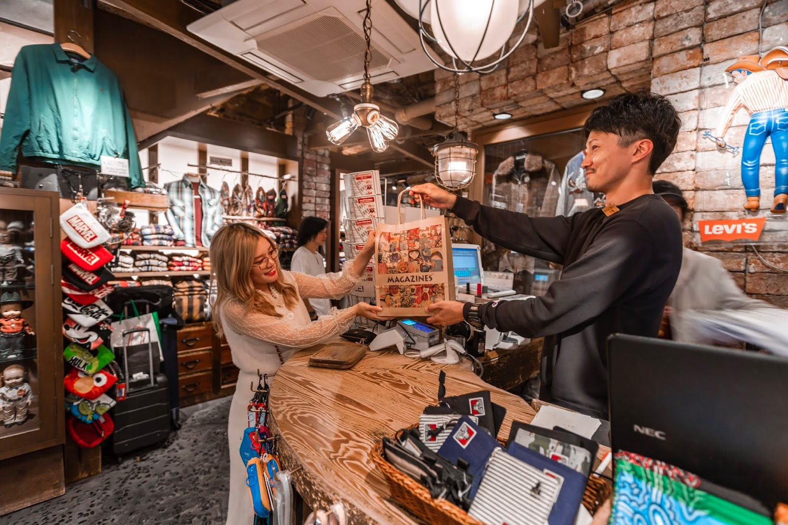 The Best Souvenir Shop in Ueno MAGAZINES Stella Lee ☆ Indonesia