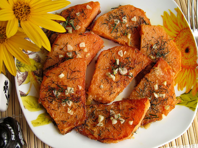 Тыква жаренная с чесноком и укропом