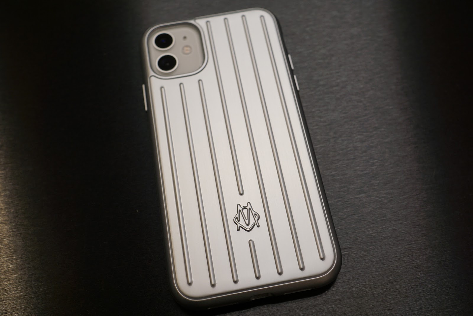 使い勝手は?RIMOWAのスマホケース!リモワのアルミニウム製iPhoneケースを紹介します!! | リーマンマイラー家の楽しみ方 使い勝手は?RIMOWAのスマホケース!リモワのアルミニウム製iPhoneケースを紹介します!! | リーマンマイラー家の楽しみ方