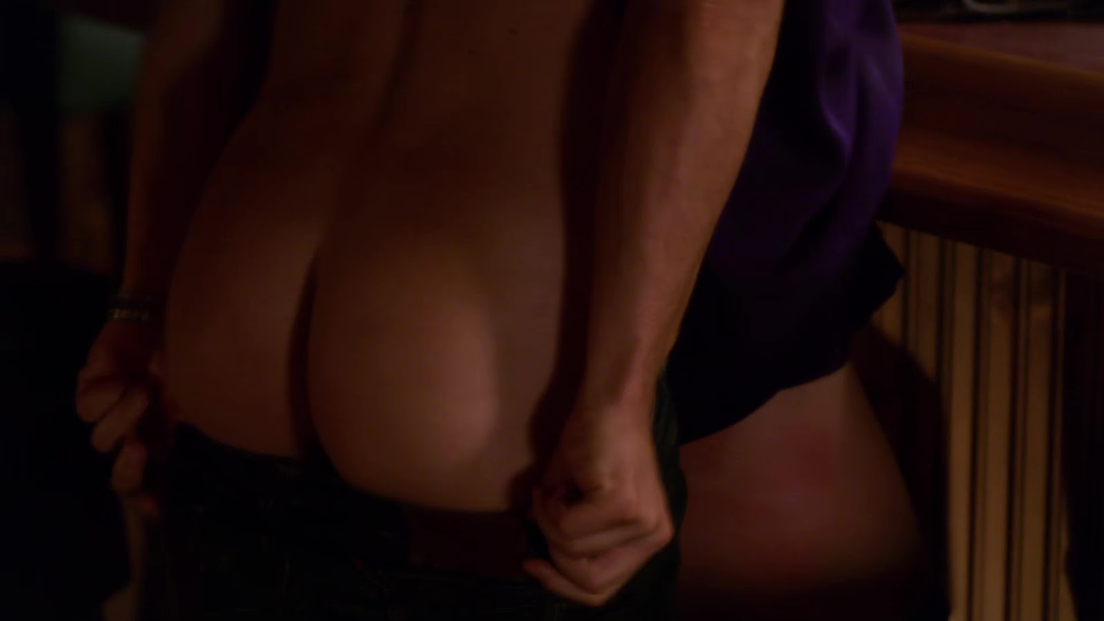 Mark-Paul Gosselaar nude in Weeds 6-08 "Gentle Puppies" .