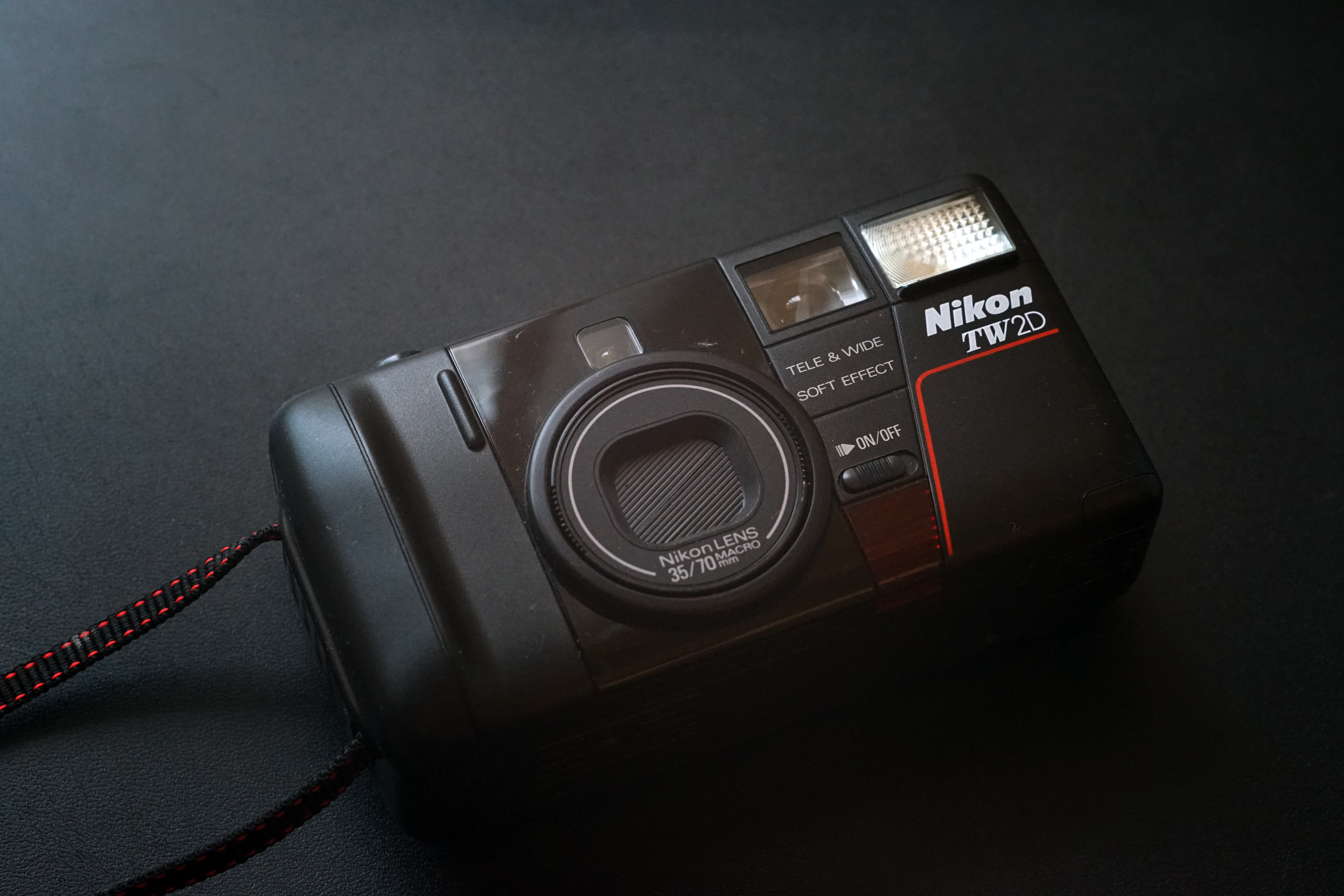 かわいい！ おしゃれなデザイン 軽量コンパクト Nikon TW2D-