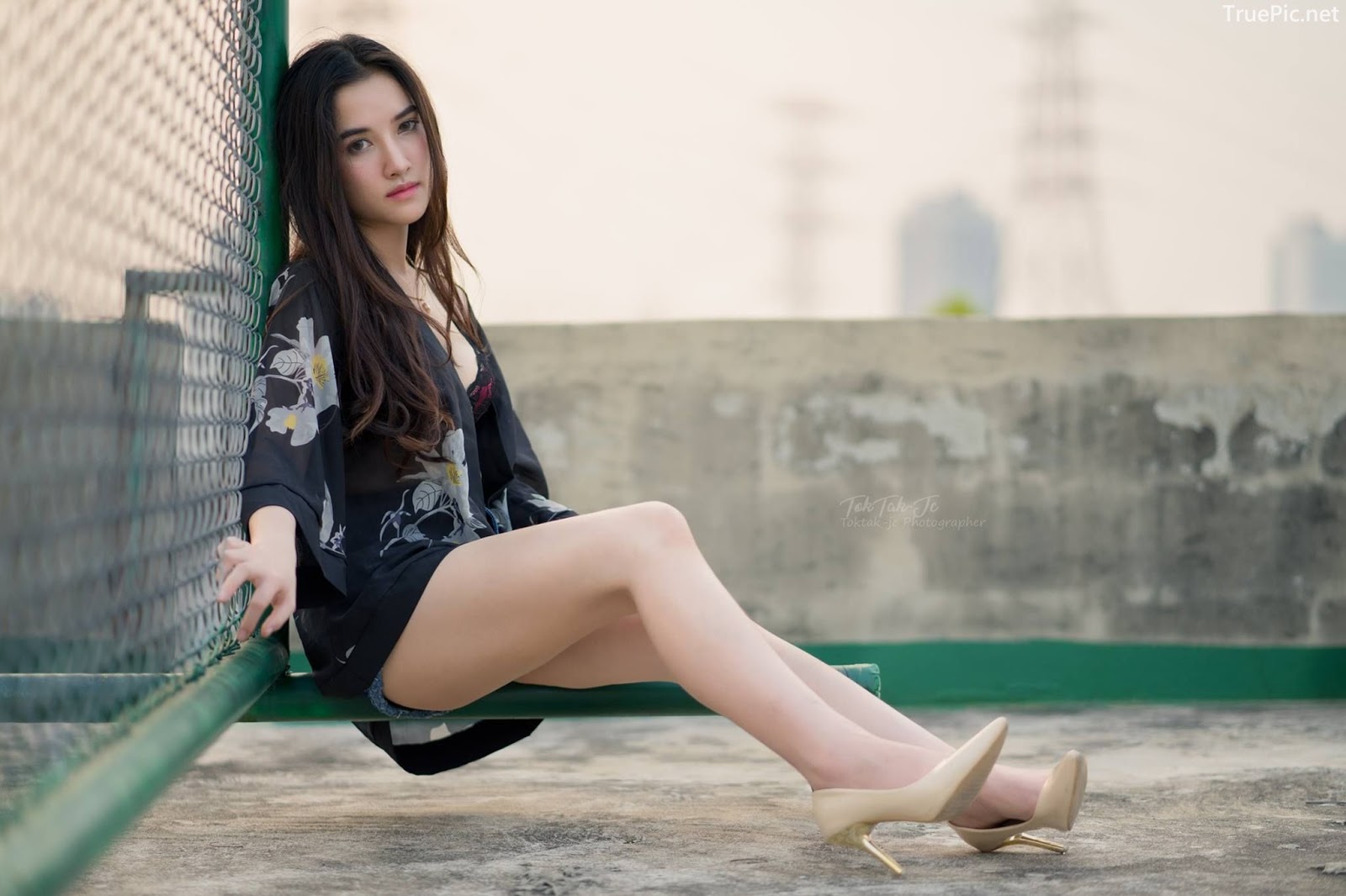Thailand sexy angel Ploywarin Tippakorn - Black-pink bra and jean on sunset - Picture 20