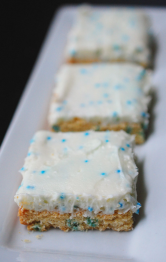 Eva Bakes - There's always room for dessert!: Funfetti sugar cookie bars